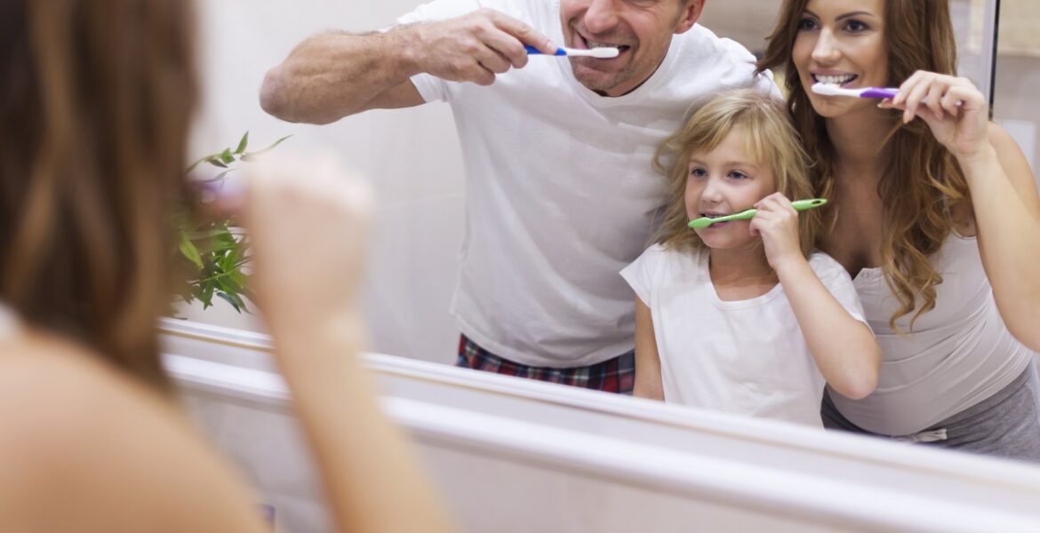 Higiena jamy ustnej podczas noszenia nakładek Invisalign®